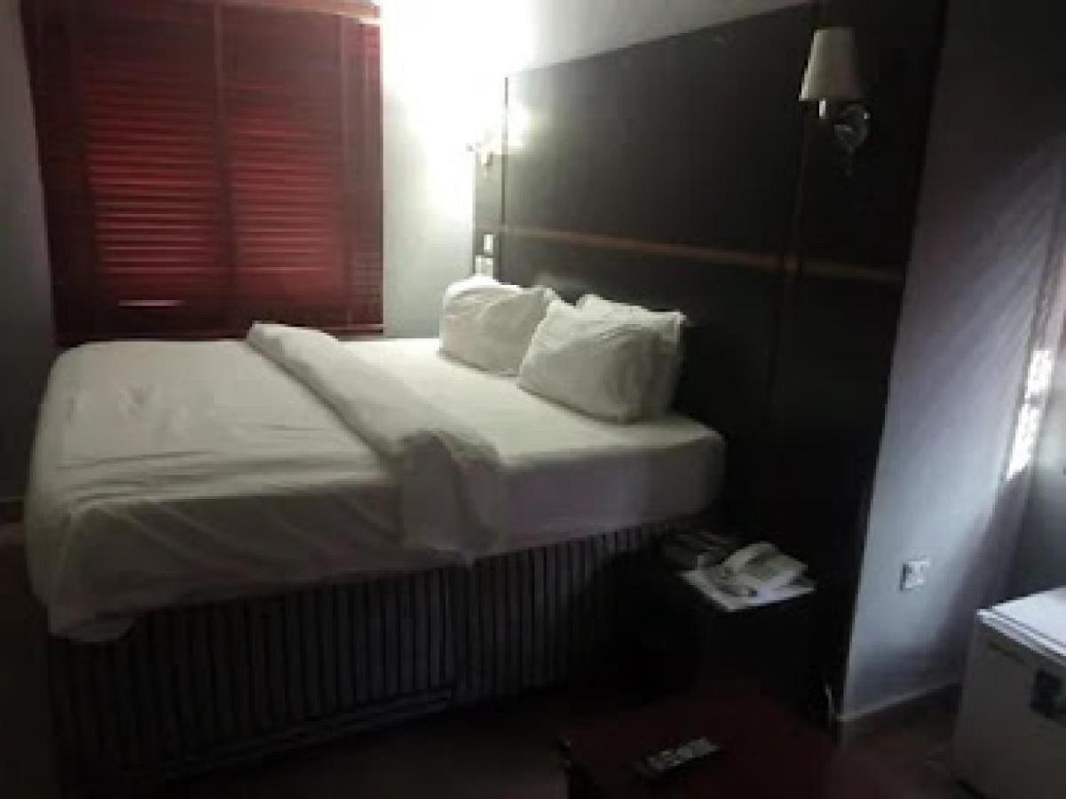 Room In Lodge - All Seasons Hotel-Owerri Dış mekan fotoğraf